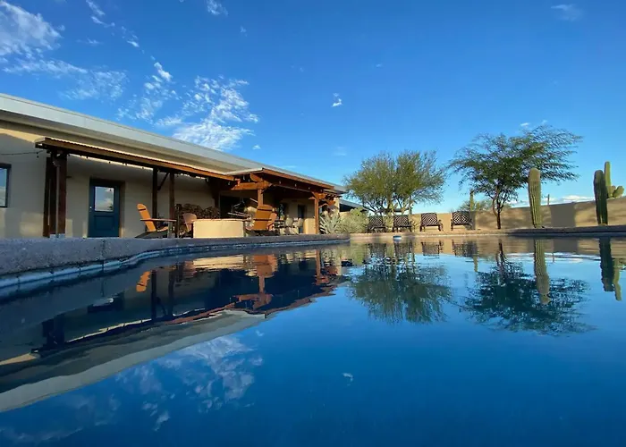 Peaceful Desert Retreat - Stunning Views - Pool Spa, Backyard, Music - Tucson !