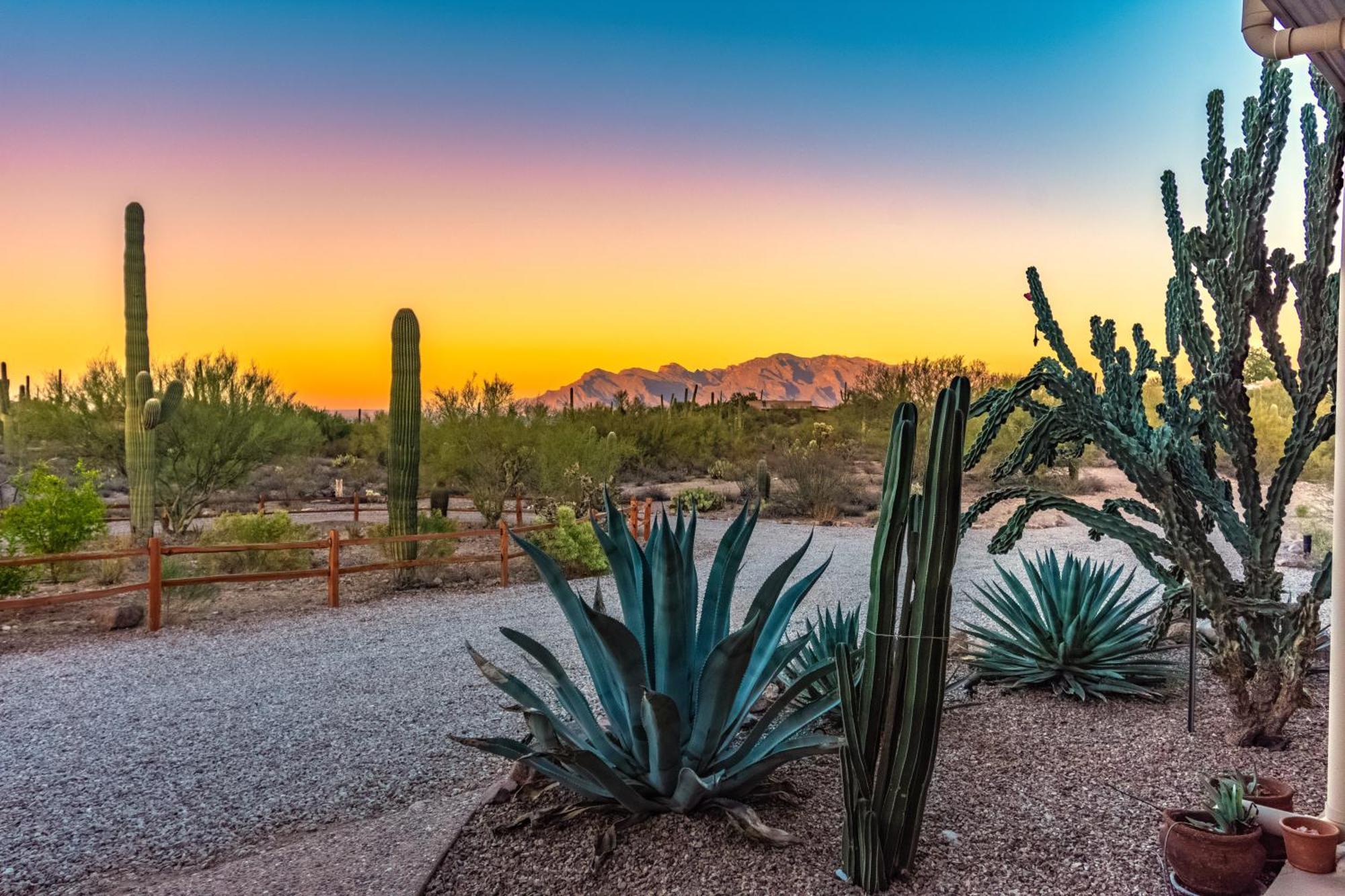 Holiday home Peaceful Desert Retreat - Stunning Views - Pool Spa, Backyard, Music - !