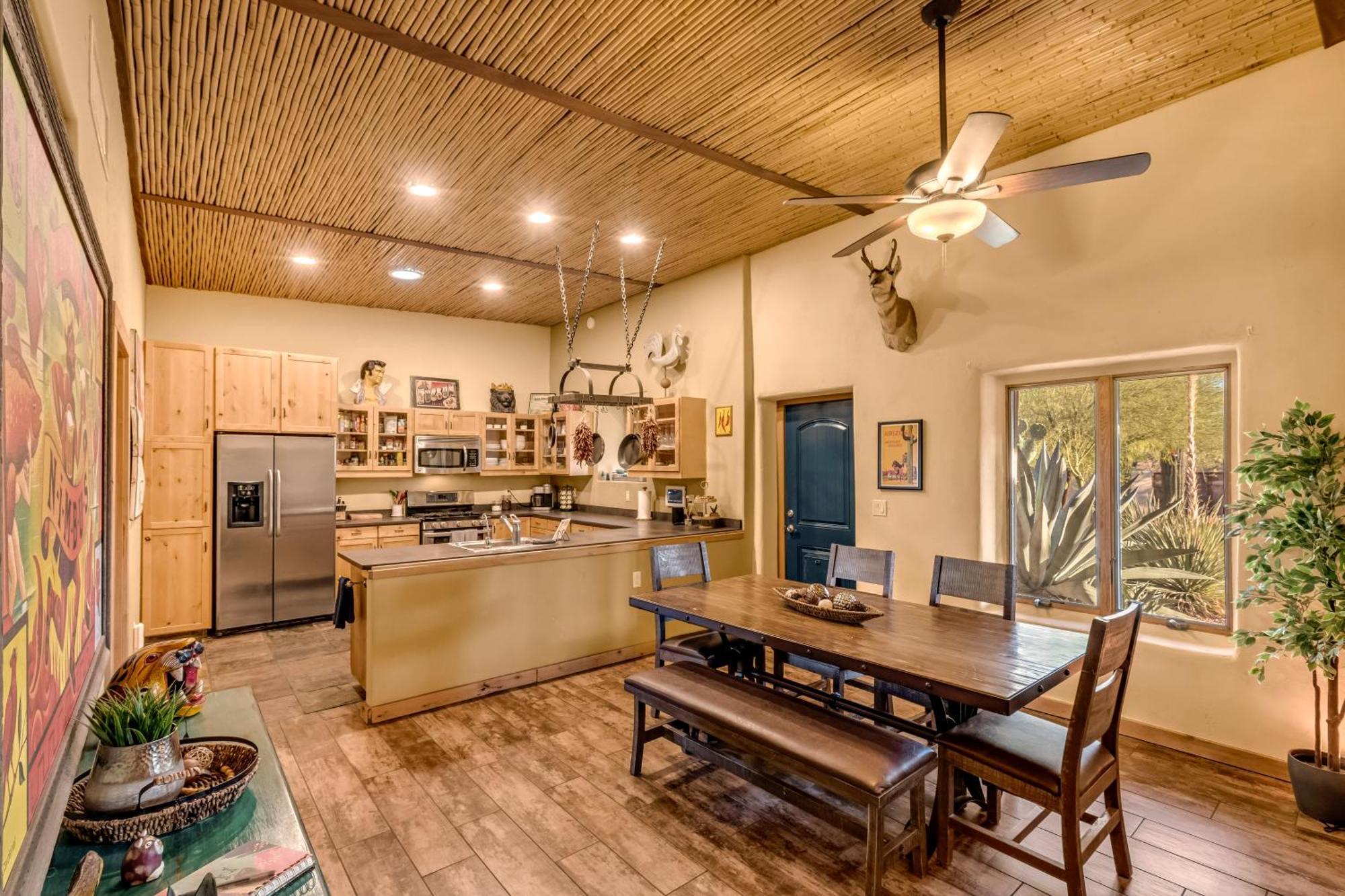 Peaceful Desert Retreat - Stunning Views - Pool Spa, Backyard, Music - ! Holiday home Tucson