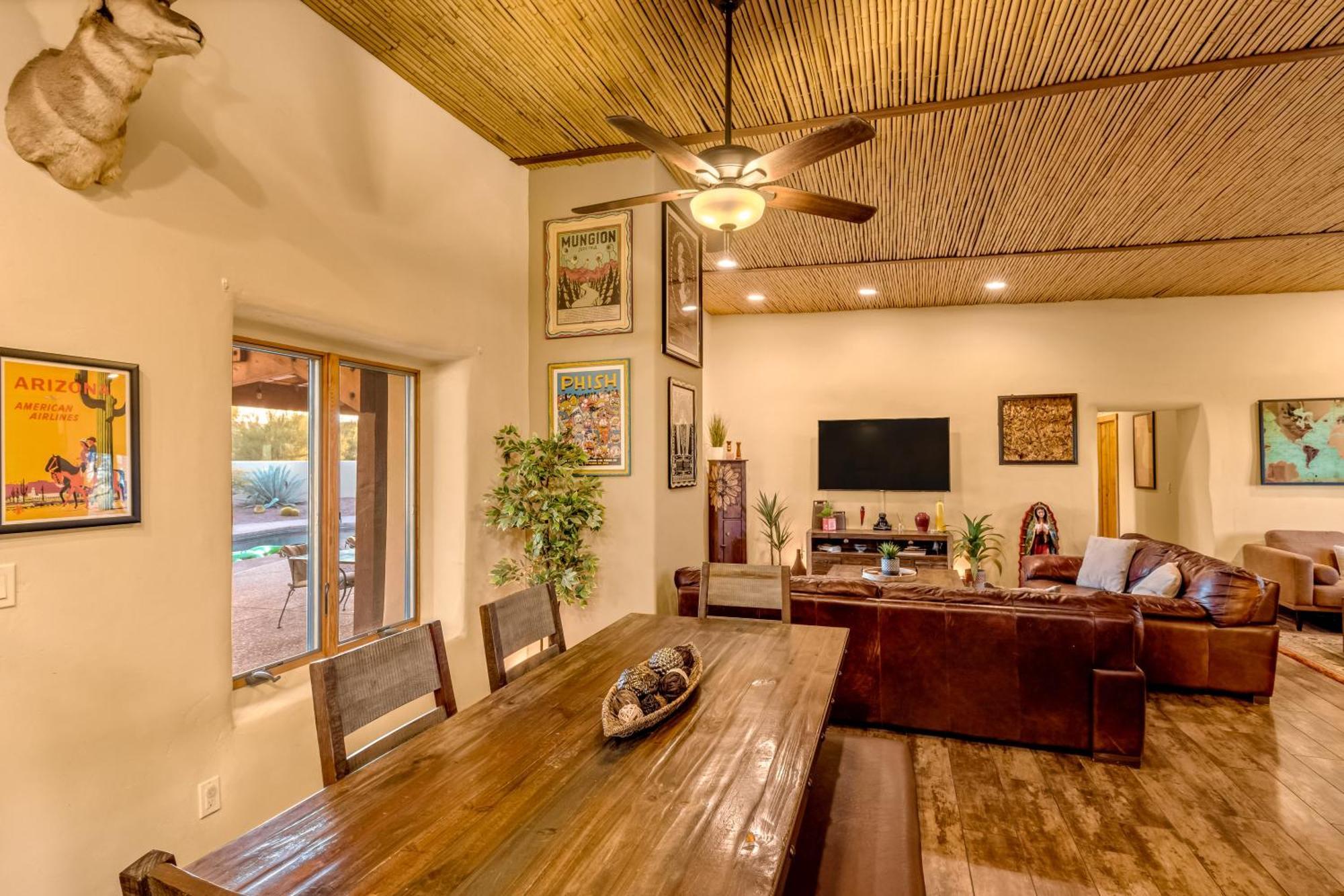 Peaceful Desert Retreat - Stunning Views - Pool Spa, Backyard, Music - !
