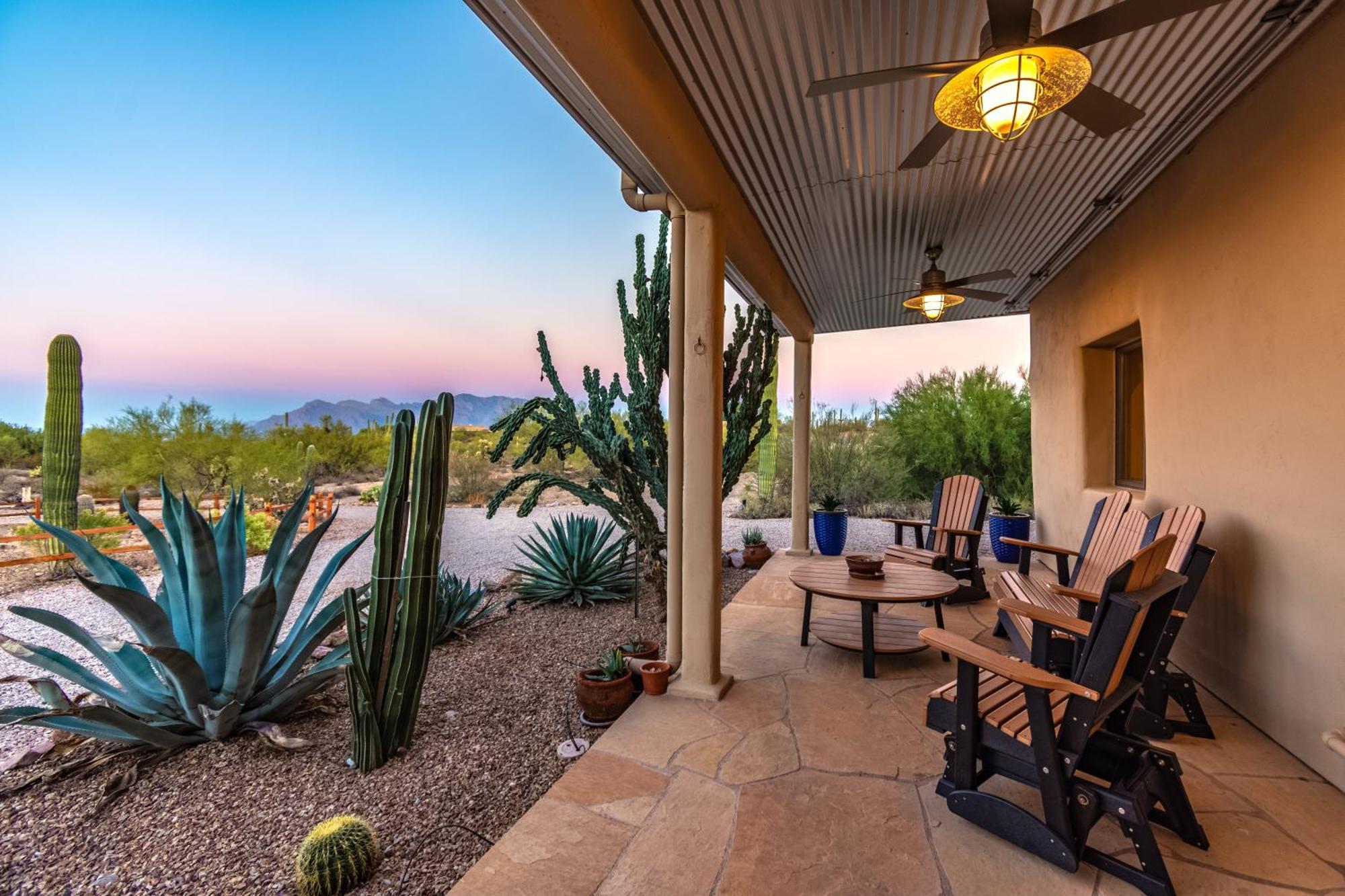 Peaceful Desert Retreat - Stunning Views - Pool Spa, Backyard, Music - ! Holiday home *