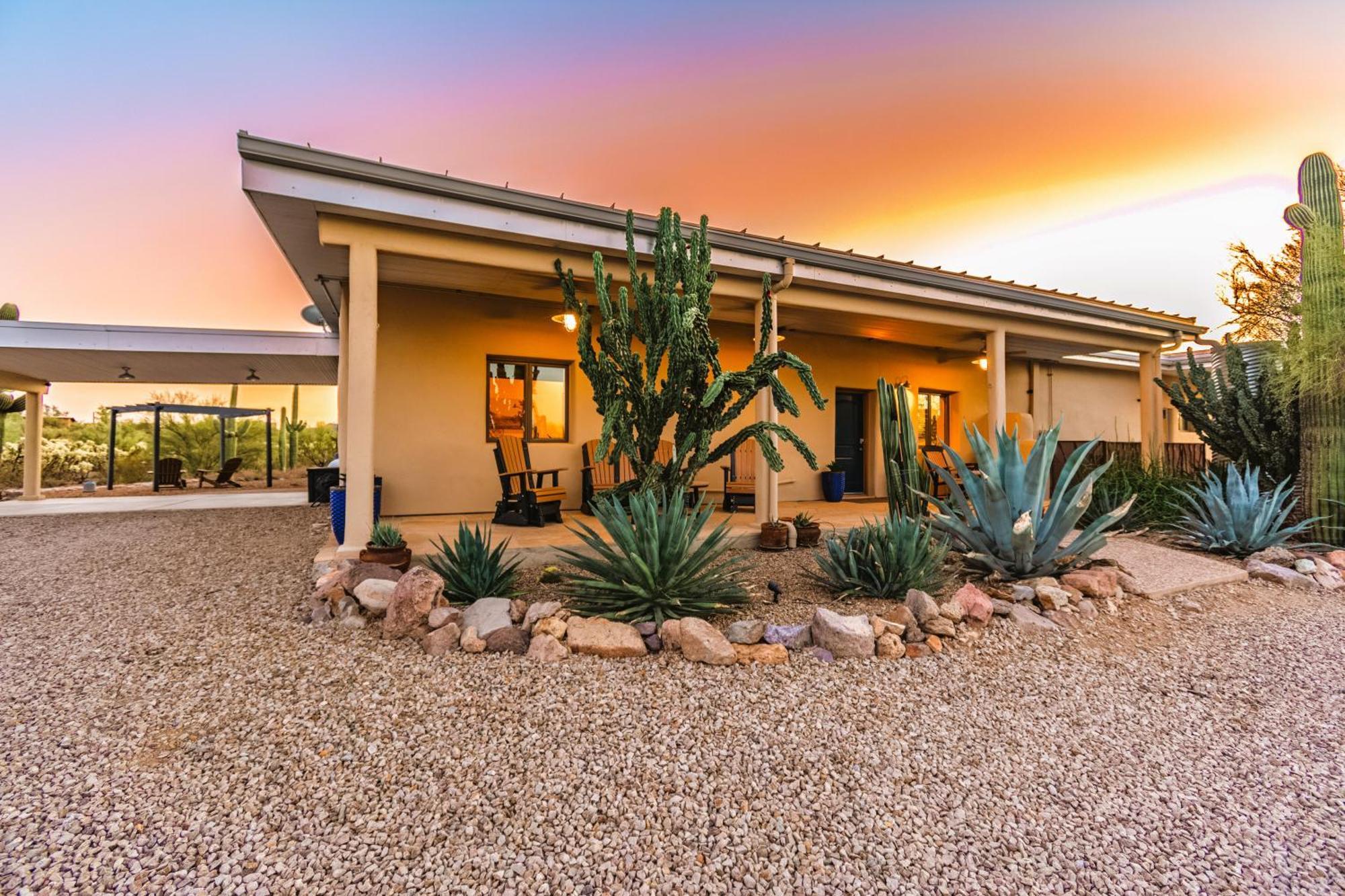 Peaceful Desert Retreat - Stunning Views - Pool Spa, Backyard, Music - ! *