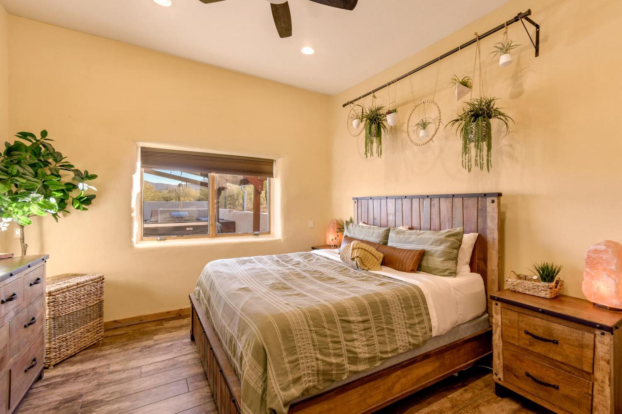 Peaceful Desert Retreat - Stunning Views - Pool Spa, Backyard, Music - ! Holiday home *
