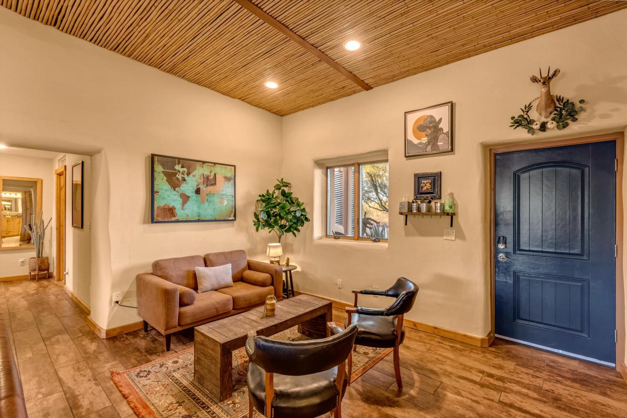 Peaceful Desert Retreat - Stunning Views - Pool Spa, Backyard, Music - ! Tucson